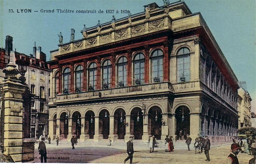 Carte postale du Grand Théâtre de Lyon, place de la comédie, photographie Corbier - Macon, Geneanet